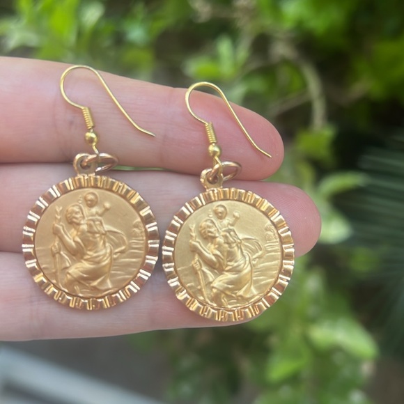 Vintagege St Christopher with baby Jesus Earrings - Picture 5 of 12